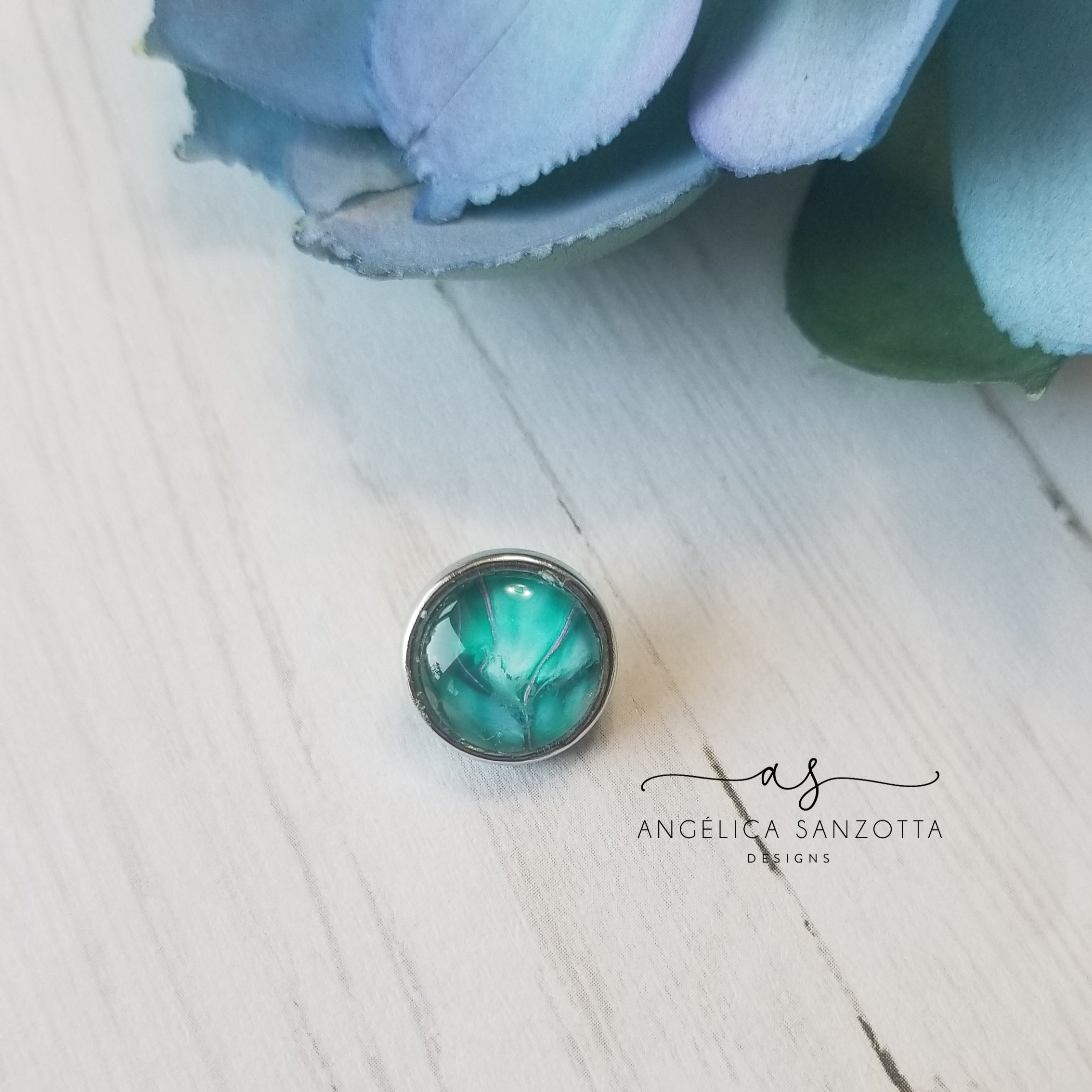 "Soft Green" 12 mm snap charm