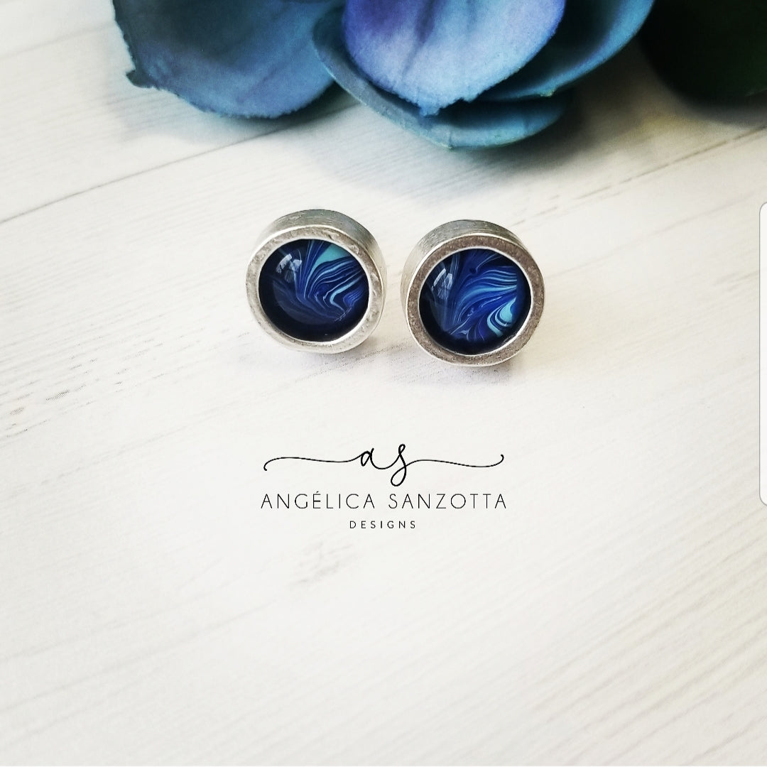 "Solitude" stud earrings