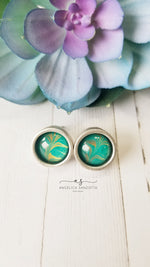Load image into Gallery viewer, Gold petals earrings - G &amp; P Collection
