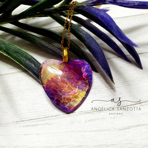 "Oro" heart pendant