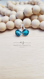 Load image into Gallery viewer, &quot;Emerald Trail&quot; earrings
